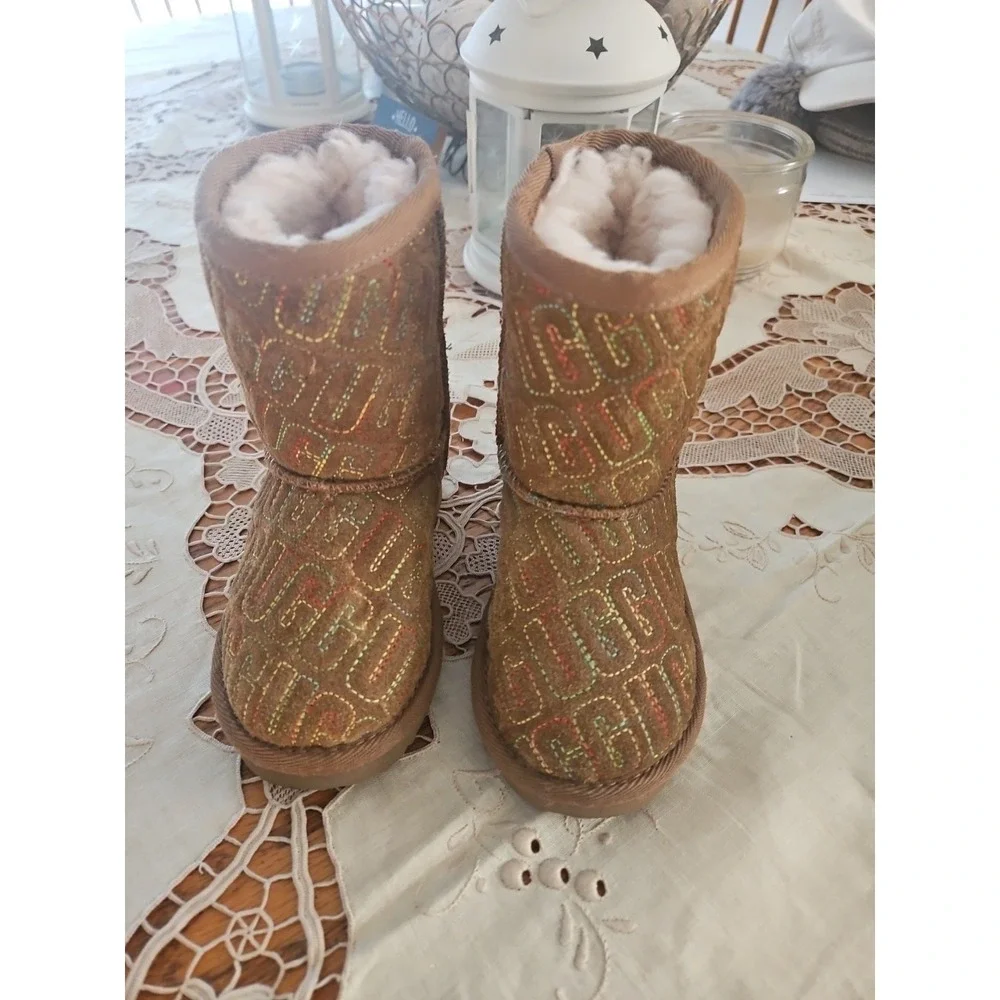 NEW Ugg Graphic Stitch Chestnut Logo Classic II Short Toddler Boots Sz 6 Rainbow